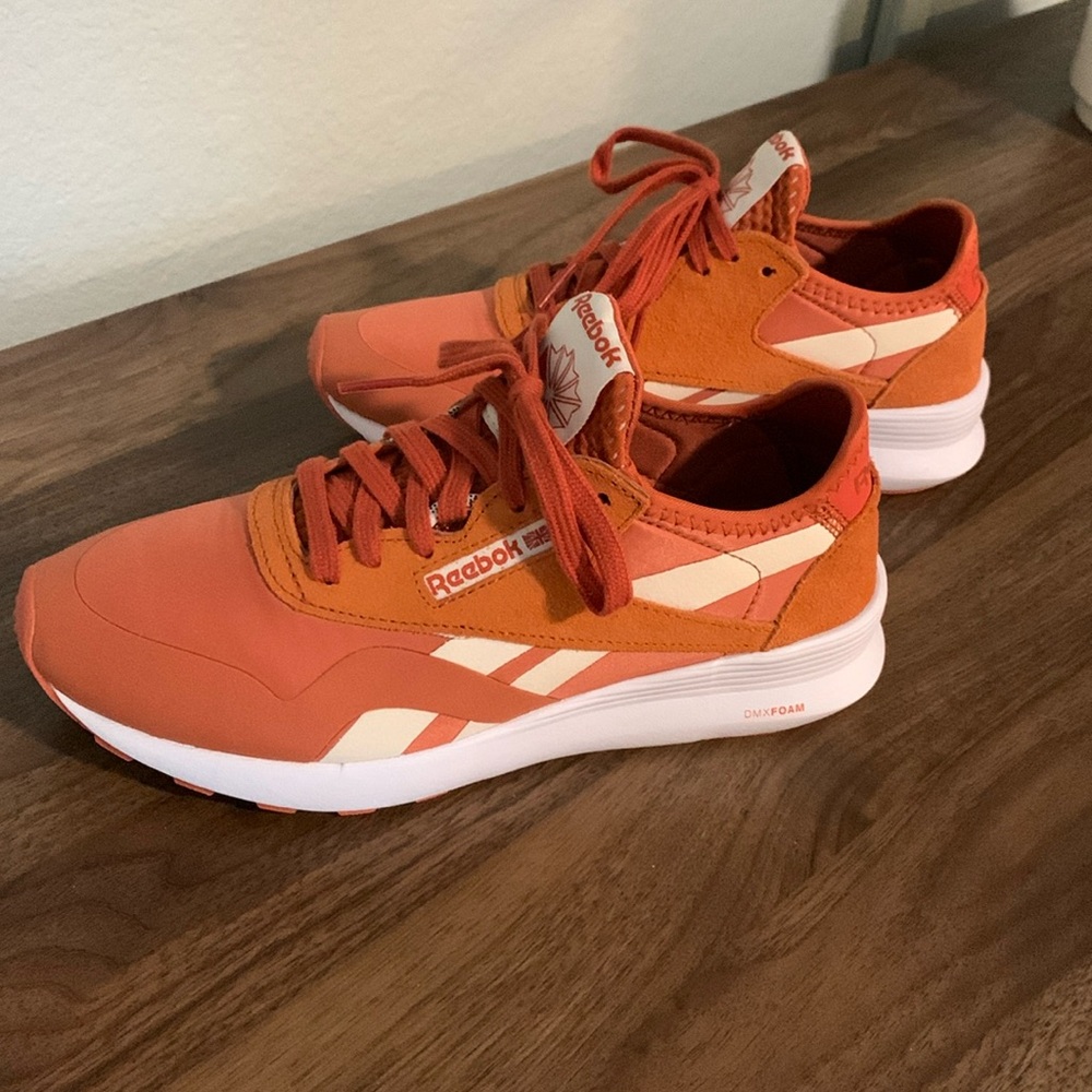 Reebok Classic Nylon Women’s Orange Canvas Lace Up Sneakers, Size 7